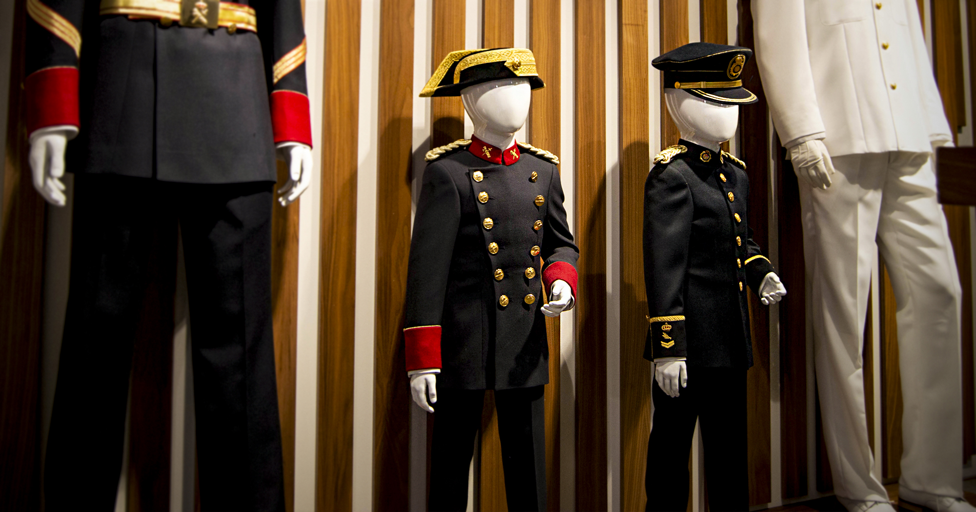 Trajes militares para niños: tradición y elegancia para las comuniones - El  Corte Militar